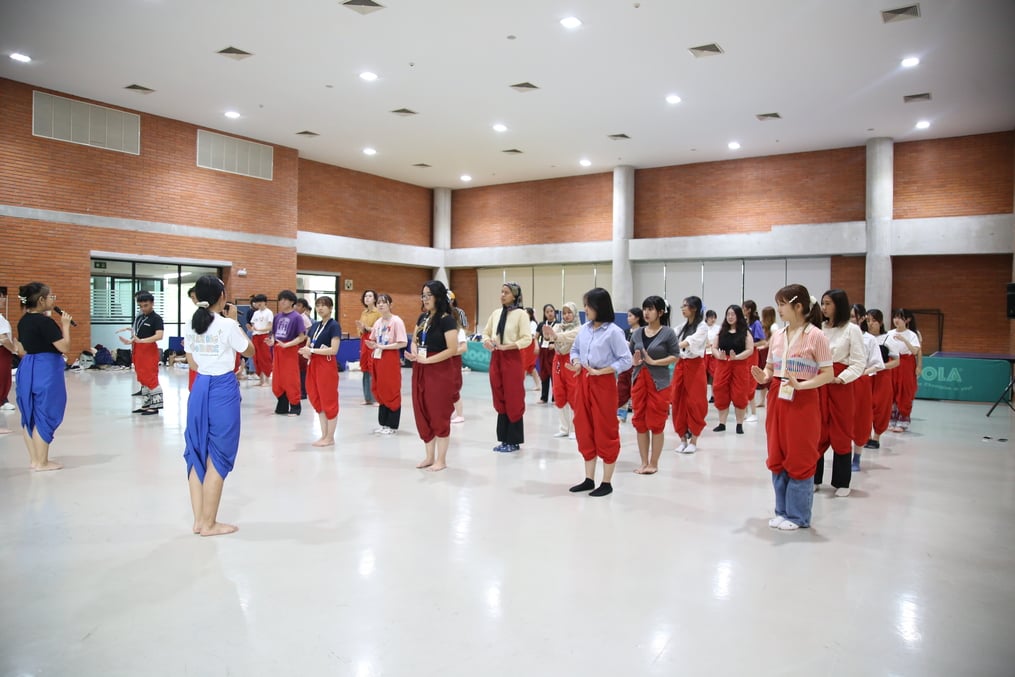 Thao and her fellow ASEAN participants took a class exploring some traditional Thai dances.