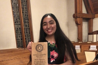 Rocio Figueroa ’22 holding an award in the chapel